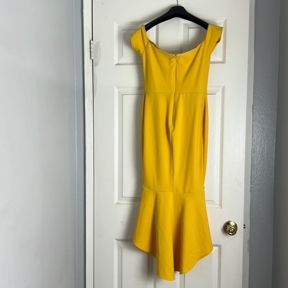 Off Shoulderโ Ruffle Midi Dress - Picture 3 of 6